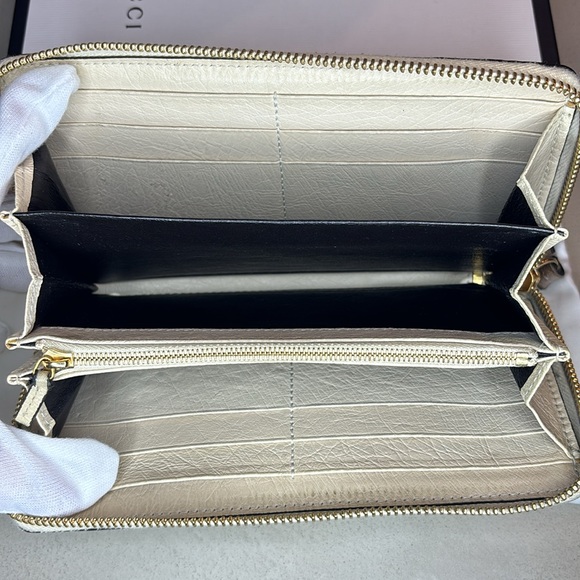 GUCCI | *RARE* Ostrich Buckle Embellished Long Zip Around Wallet in Ivory - Picture 6 of 8